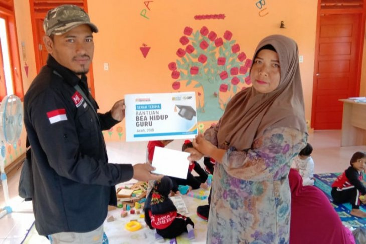ACT santuni guru mengabdi belasan tahun hidup seadanya di Aceh