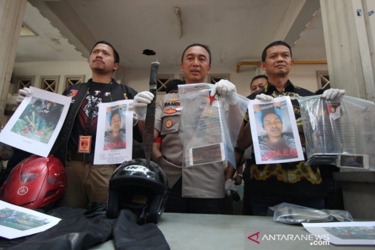 Dua begal sadis spesialis perampas motor ditembak polisi di Surabaya, seorang tewas