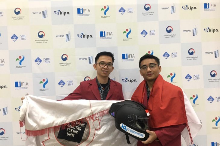 Helm pintar mahasiswa UMM raih medali di Korsel