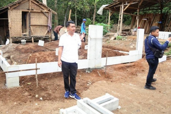 Warga Pandeglang dibangunkan tempat tinggal instan sehat sederhana