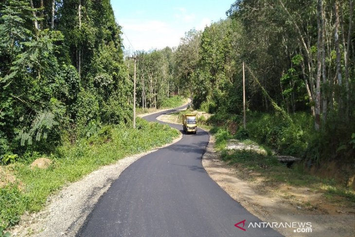 Jalan ke Panyabungan Timur di hotmix