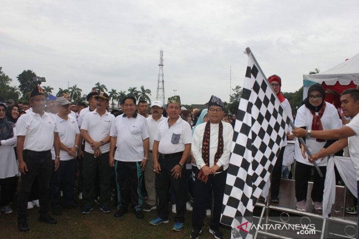 Kapolda Jambi ikut gerak jalan sehat peringati Hari Ibu