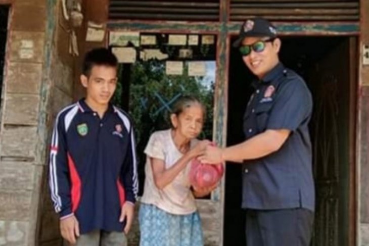 Karang Taruna bantu lansia terlantar dan fakir miskin di Bartim