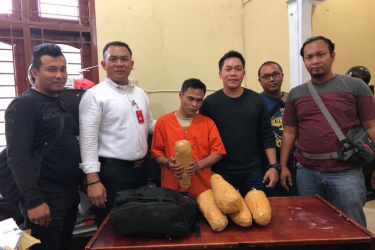 Polres Langkat tangkap tukang bangunan warga Labuhanbatu Utara bawa ganja