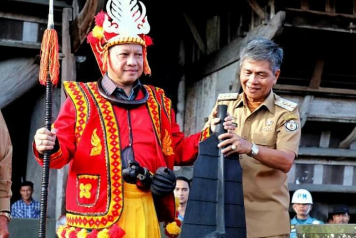 Mendagri diberi gelar kehormatan adat di Nias Selatan