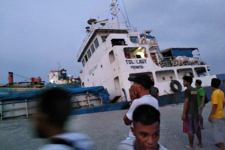Di Lembata NTT, kapal tol laut bermuatan semen tenggelam