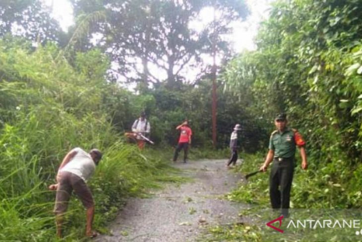 Babinsa Koramil 18/Pargarutan galakkan gotong royong