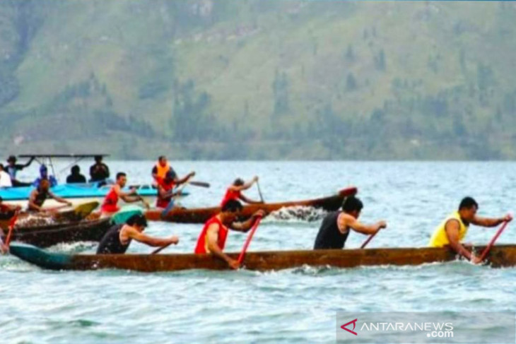 Lomba perahu tradisional meriahkan Festival Danau Lut Tawar