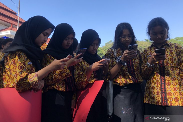 Rekor MURI membaca menggunakan gawai terbanyak dipecahkan Kota Malang