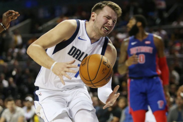 Triple-double Doncic membuat Dallas taklukkan Detroit 122-111