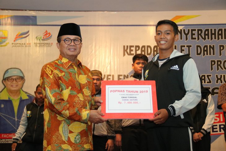 Gubernur Jambi berikan bonus atlet dan pelatih berprestasi