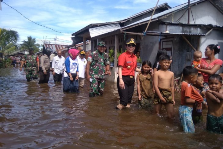 Koramil 1202-11/Kota Singkawang Evakuasi Warga Dampak Banjir