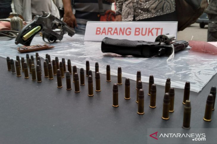 Pembuat senjata api rakitan di Karawang diringkus polisi