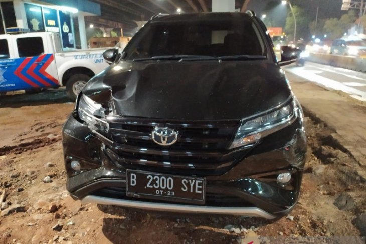 Akibat melawan arus, WN Korea tabrak tukang bubur di Kelapa Gading