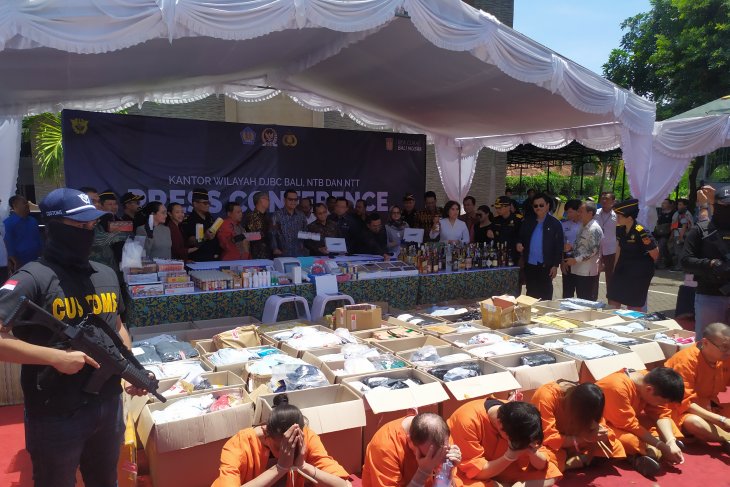 Dua warga Hongkong selundupkan 7 kg sabu-sabu ditangkap Bea Cukai