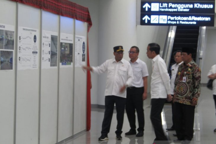 President Jokowi inaugurates Syamsudin Noor Airport's new terminal