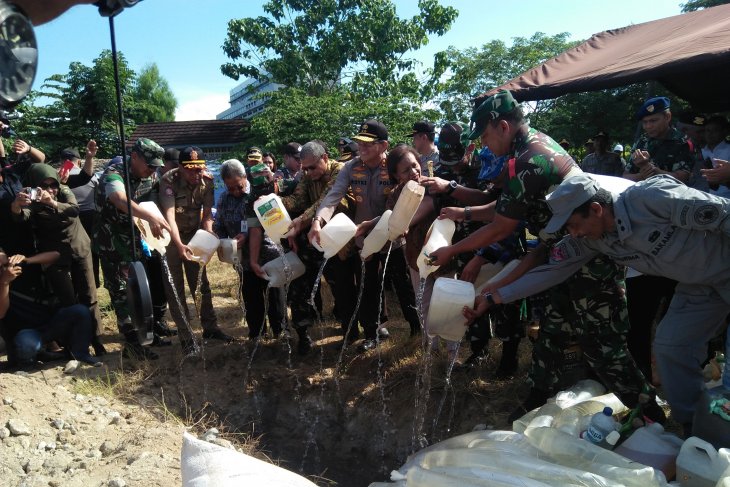 Kapolda Maluku musnahkan 6,3 ton miras tradisional