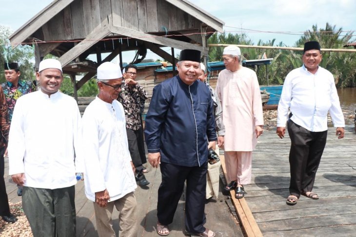 Bupati Safrial berikan bantuan kepada korban kebakaran