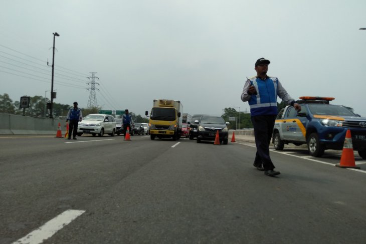 Tol Japek berlakukan buka-tutup jalan