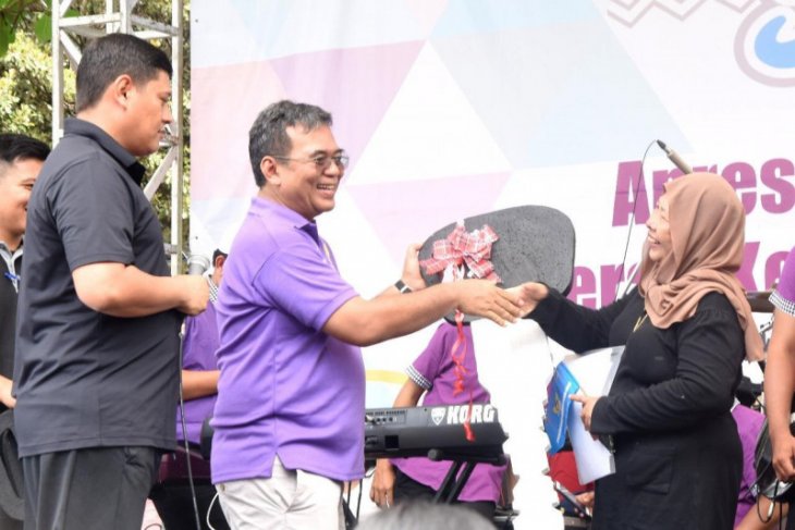 Wali Kota Kediri mengajak warga taat bayar pajak