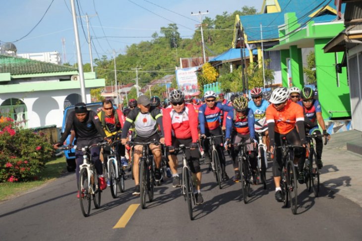 Kapolda Malut dan Danrem 152 bersepeda pantau situasi kamtibmas di Tidore Kepulauan