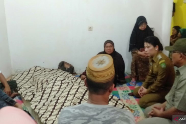 Istri Lurah ditemukan tewas dengan leher tersayat, diduga dibunuh perampok