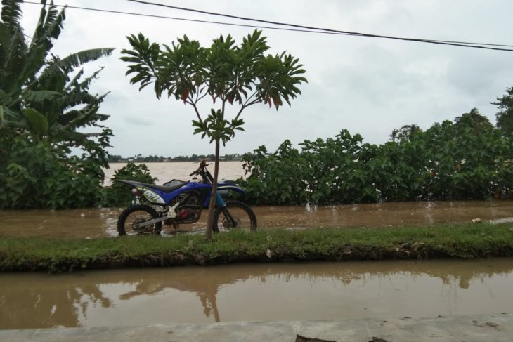 Banjir landa sejumlah daerah di Karawang