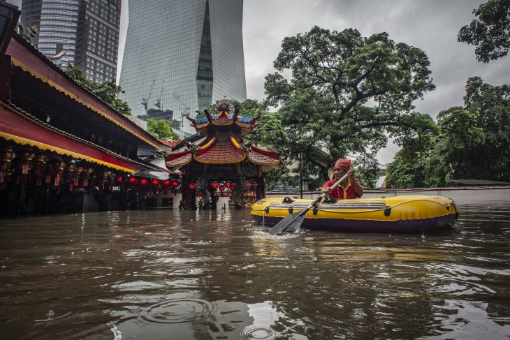 Round up – Ribuan warga terpaksa mengungsi akibat banjir kepung Jakarta