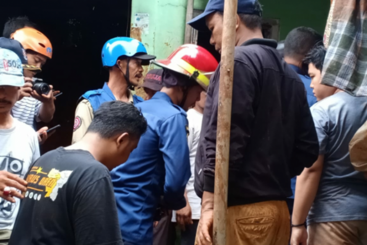 Longsor akibatkan tiga orang meninggal di Depok