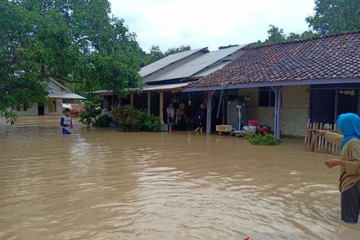 Banjir makin meluas di Karawang