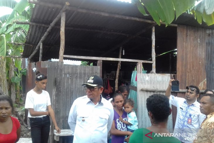 Bupati Malra kunjungi Susteran dan pemukiman warga di Langgur