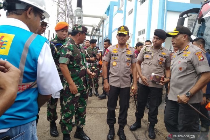 Panglima dan Kapolri berikan bantuan ke pengungsi di Bendungan Hilir