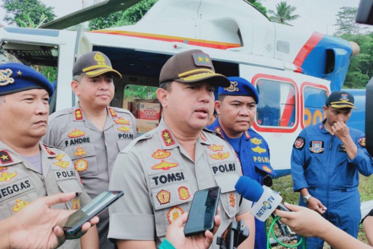 Polda Banten kirimkan bantuan logistik korban banjir di Lebak lewat udara