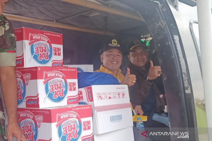 Bantun logistik ke Sukajaya Bogor dipasok lewat udara