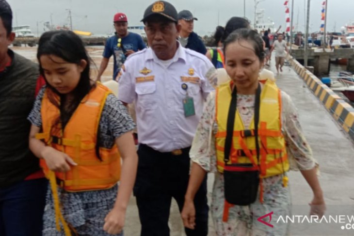Tim selamatkan lima wisatawan di Labuan Bajo NTT