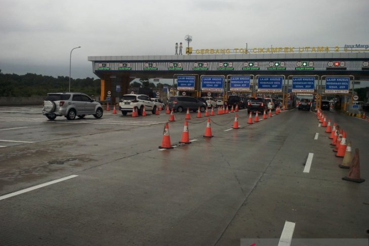 Tol Jakarta-Cikampek ramai lancar saat akhir libur sekolah