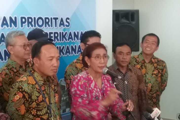 Susi Pudjiastuti minta terus tegakkan hukum terhadap pencuri ikan