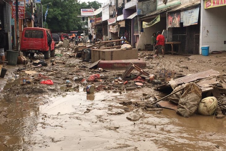 Sampah banjir hingga 6.000 ton diangkut Pemkot Bekasi