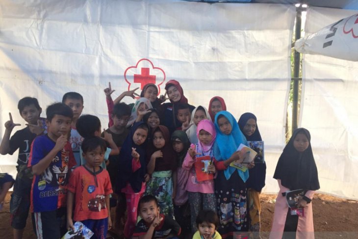 PMI mendirikan sekolah lapangan di lokasi bencana banjir Lebak
