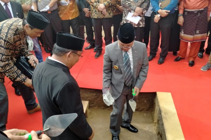 Gubernur minta Bank Jambi tingkatkan pelayanan