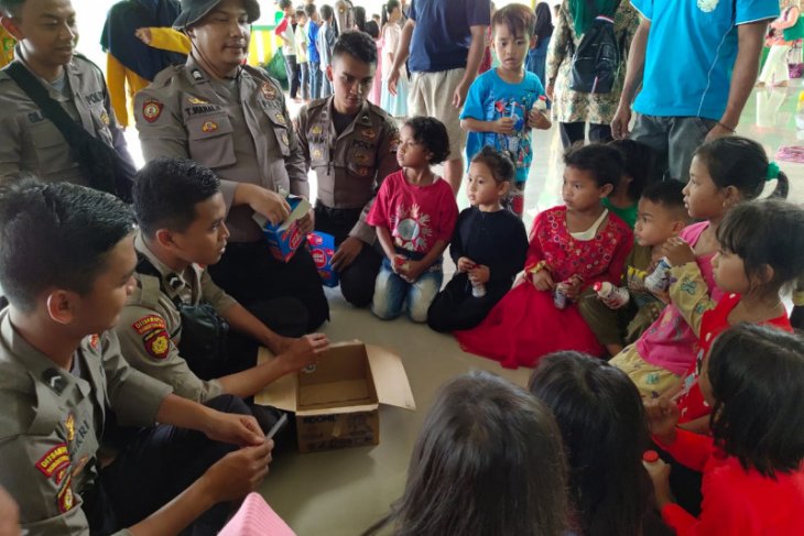 Samapta Polda Banten gelar trauma healing anak- anak korban banjir Lebak
