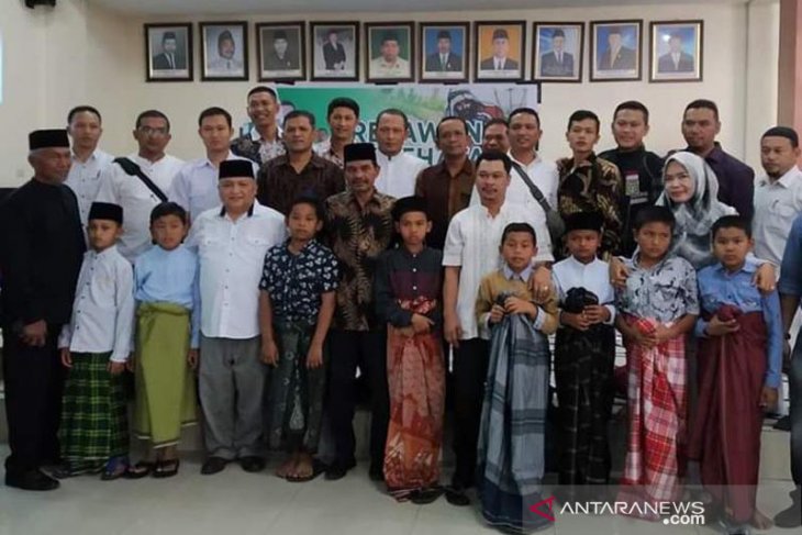 Relawan gelar sunat massal dan launching program sunat gratis door to door