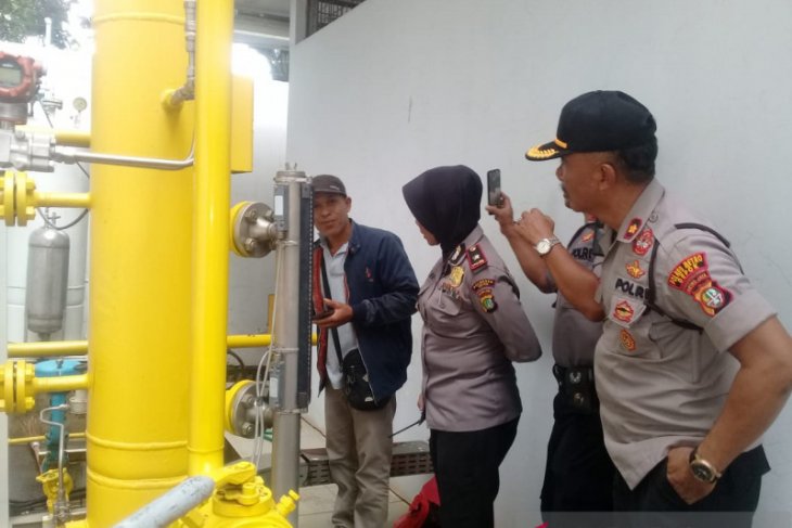 Bau gas menyengat hebohkan warga Depok