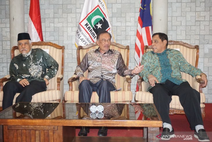 Anwar Ibrahim hadiri dan jadi saksi pelantikan KAHMI Malaysia