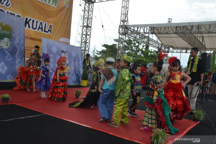 Lomba Fashion Show cilik meriahkan HUT Batola