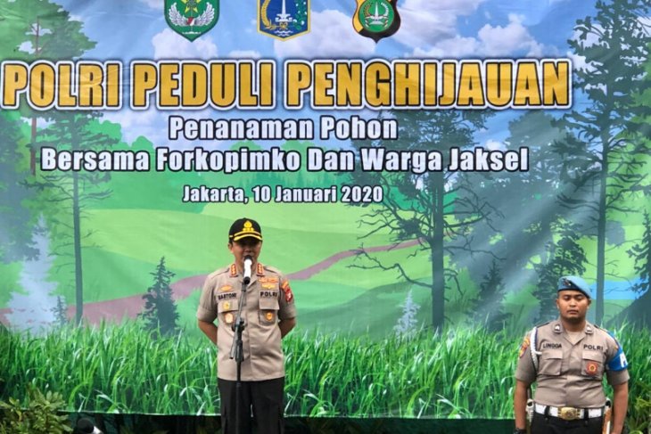 Tree planting made mandatory for S Jakarta's promoted police officers