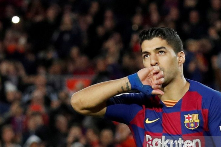 Luis Suarez bakal absen empat bulan