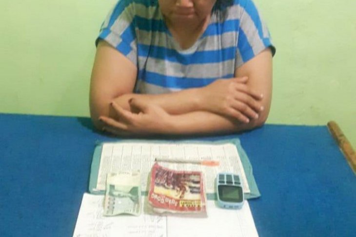 IRT di Sindar Raya Simalungun nyambi jurtul togel di kedainya