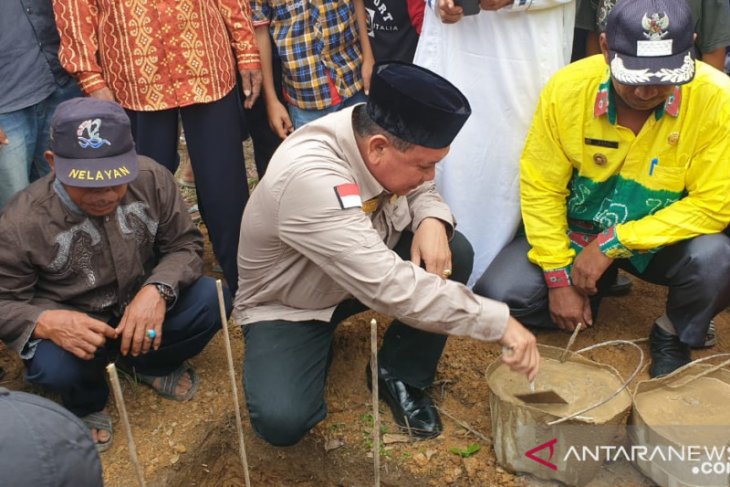 Pelatakan batu pertama pembangunan Masjid Darul Aqram
