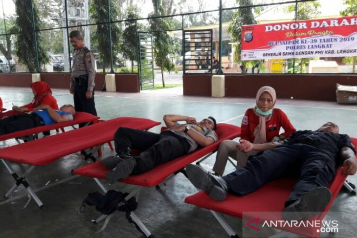 150 peserta ikuti donor darah HUT Satpam Polres Langkat